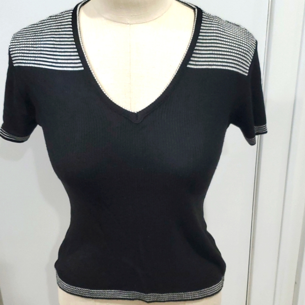 Black and White V-Neck Knit Sort Sleeves Sweater